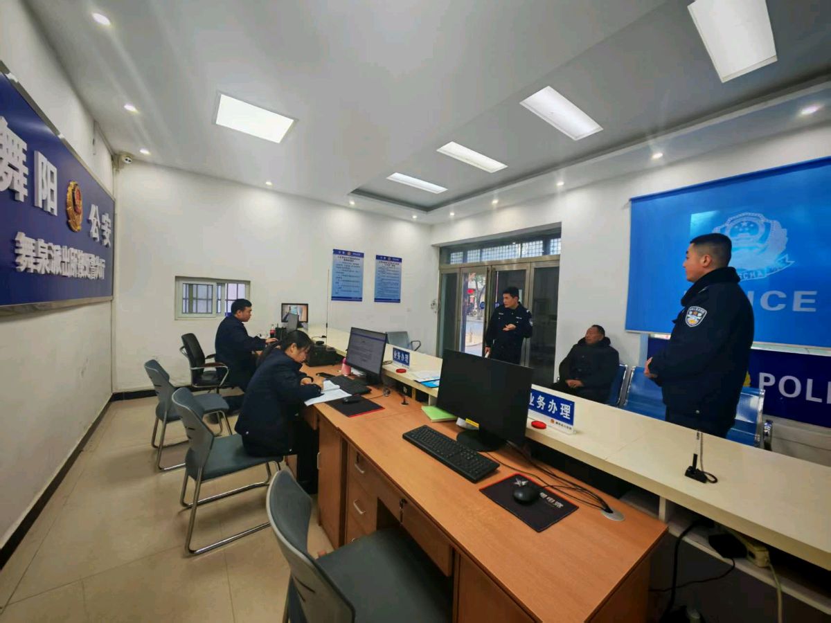 警网融合显温情 舞钢民警助迷路老人平安归家（图3）