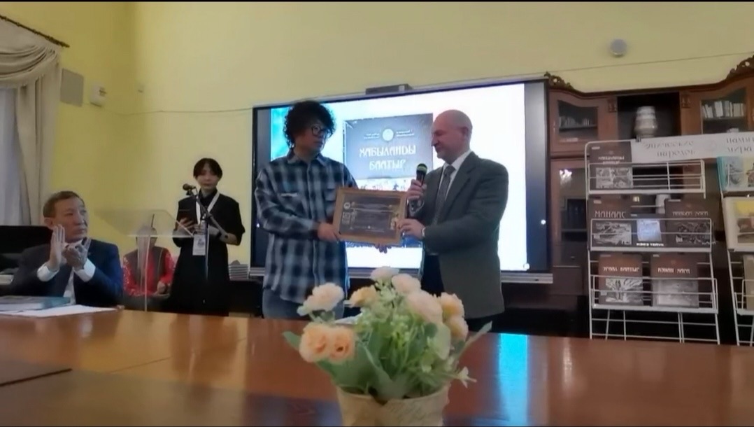 海外头条:曹谁在俄罗斯第8届雅库特文学节上斩获三个奖项(图13)