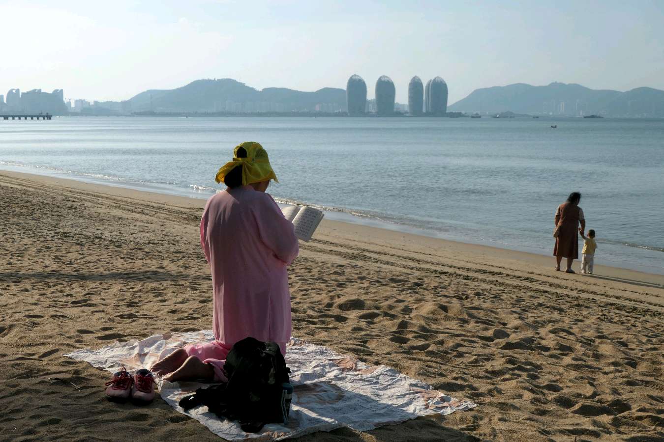 三亚:阳光下的海滩