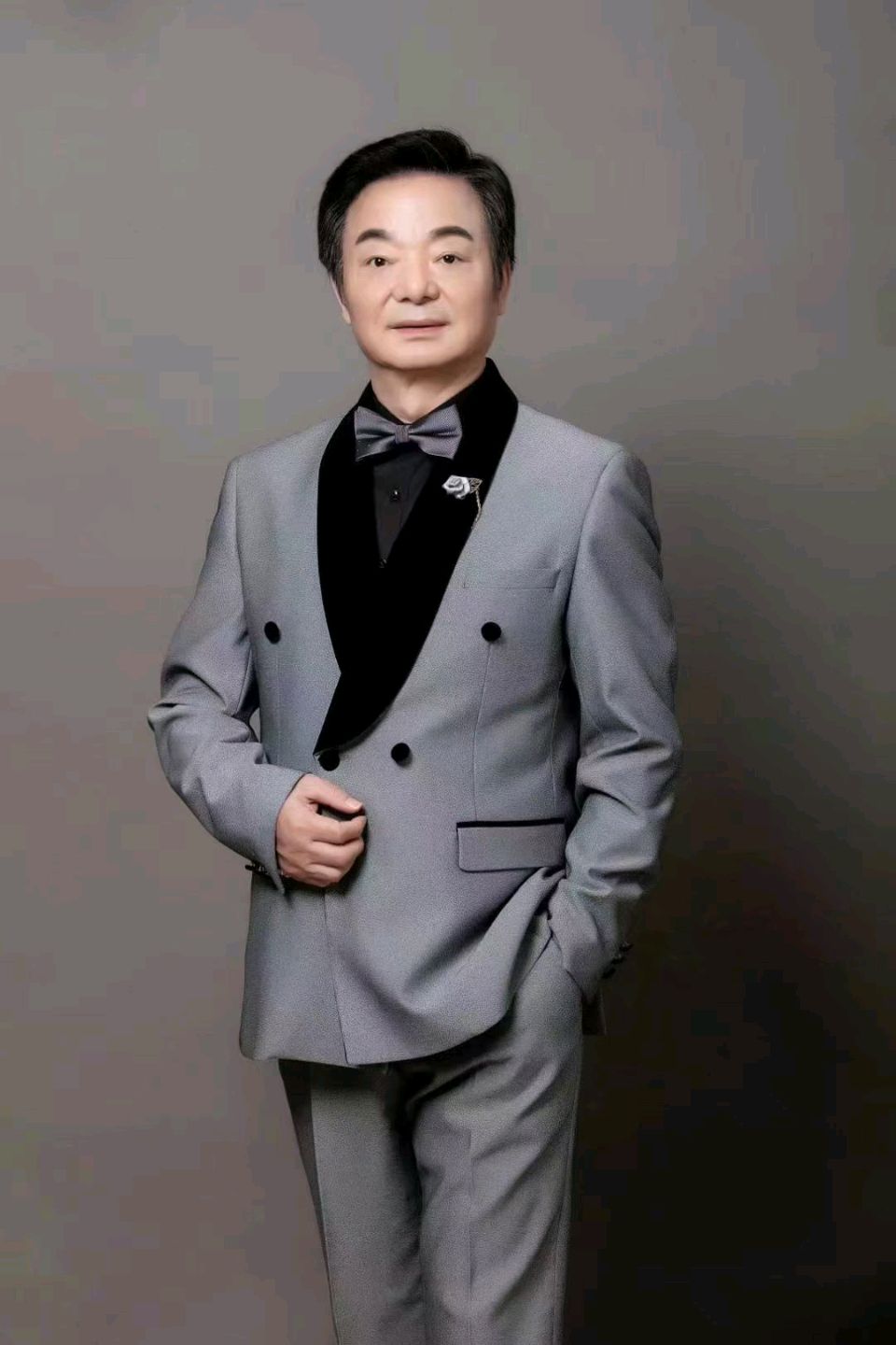 长明朗诵四川诗人雪枫作品《穿越腾格里沙漠》(图2)