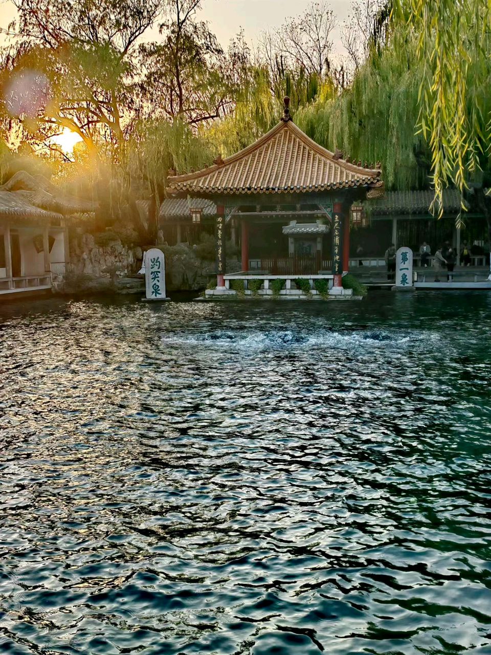 傍晚趵突泉