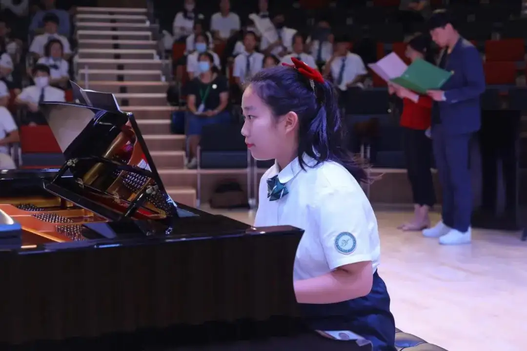 李昕昱:获23万全额奖学金被青岛梅纽因录取的天才少女(图4)