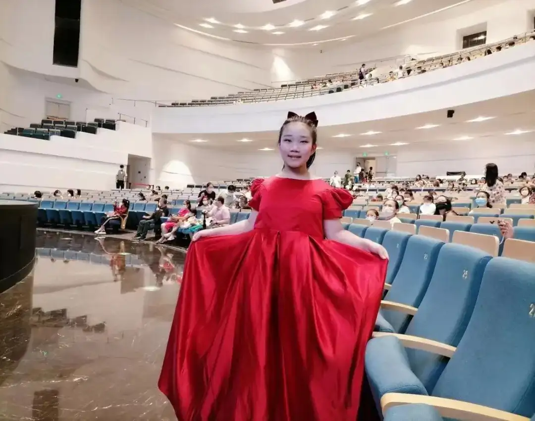 李昕昱:获23万全额奖学金被青岛梅纽因录取的天才少女(图7)