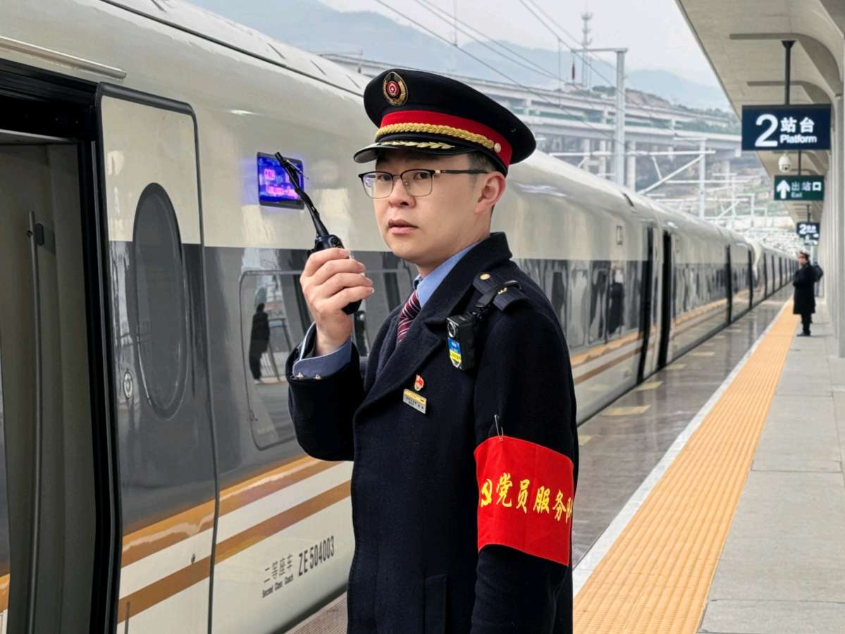 「成铁好青年」铁骨铸初心 青春绽芳华——记第四届“成铁好青年”原涪陵工务段线路工涪陵车务段综控员贺伟（图8）