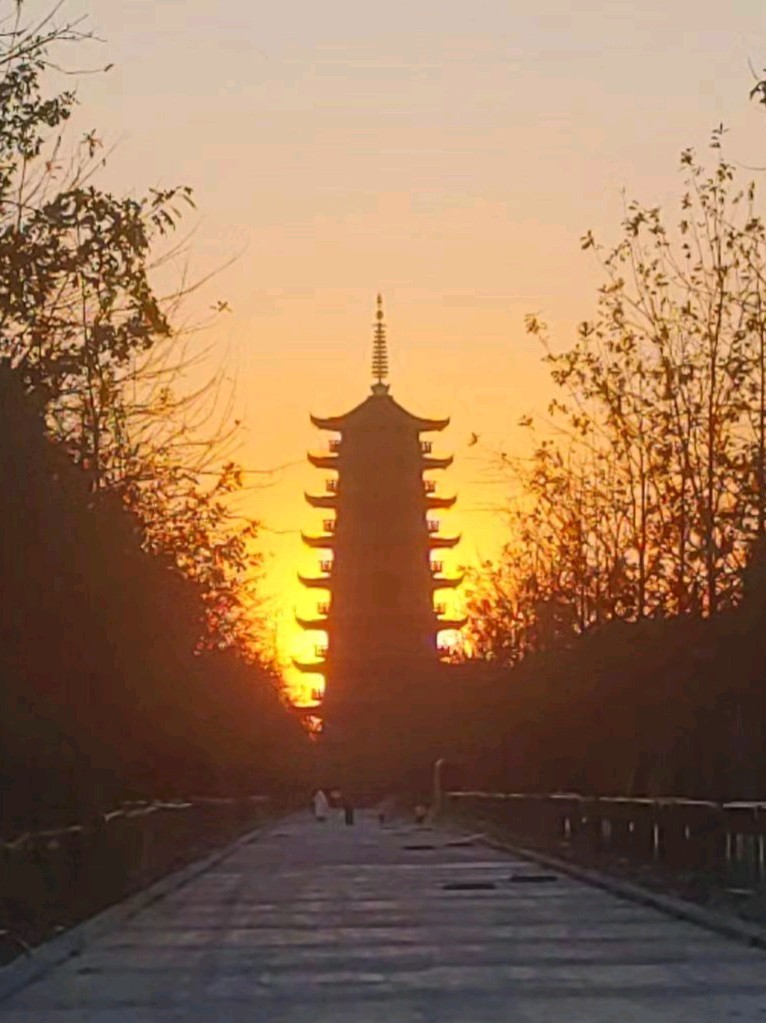 【九月茶韵文学诗社】2025—072期《我在羊楼洞等你》作者/任四维 主播/王茗頵 编辑制作/刘林丽（图4）