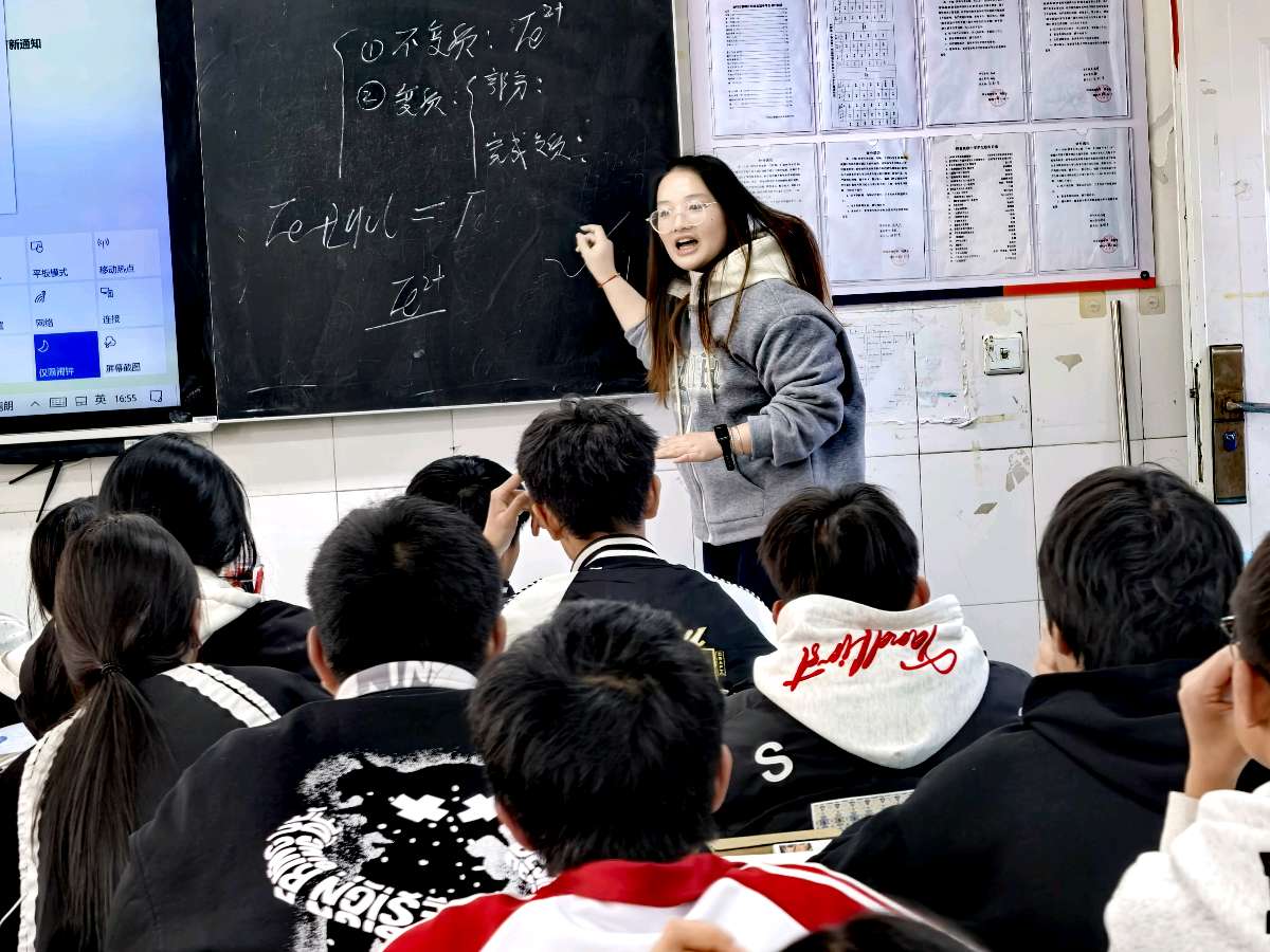 初春的雨滴——观左建慧上“铁及其化合物”复习课有感