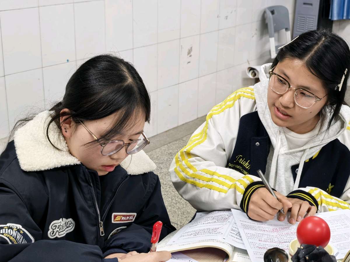 帅亚高中：冬夜课堂里的生长力（图4）