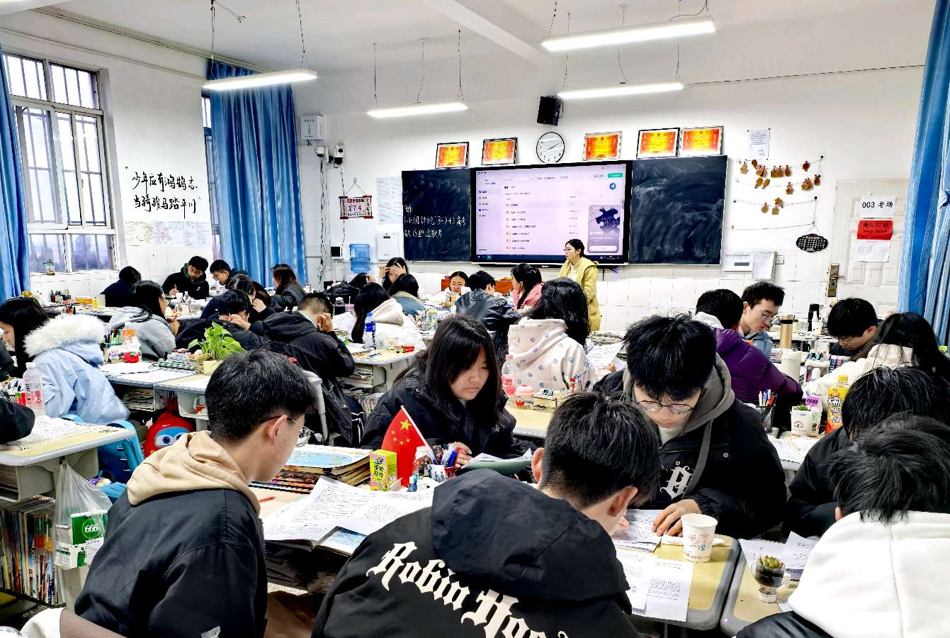 拄拐杖的智慧——一堂帅亚高三政治试卷讲评课的启示
