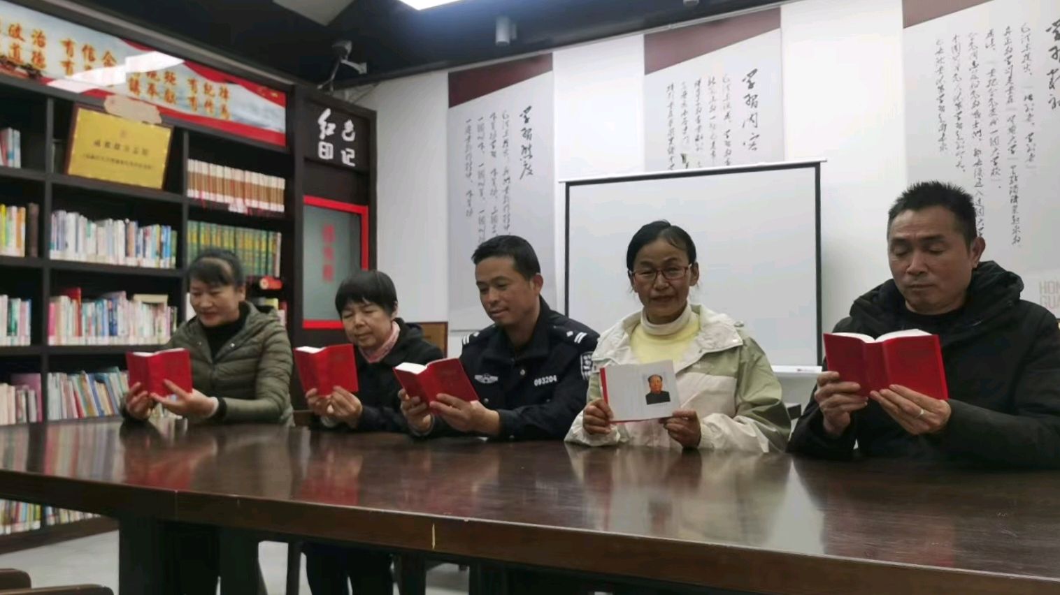 缅怀伟人足迹 传承红色力量——五圣兴志愿者纪念毛主席诞辰132周年（图4）