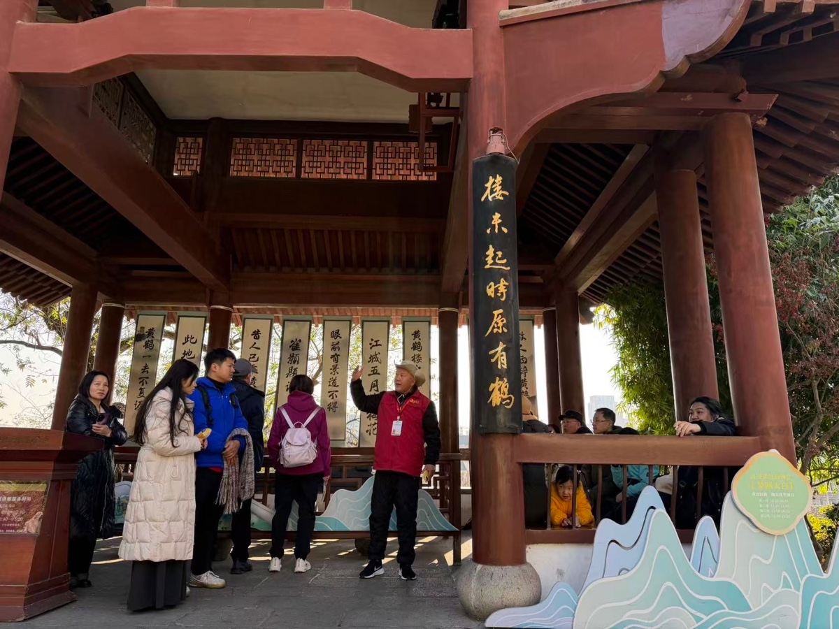 周智敏：游客在黄鹤楼过节，喜欢听诗词讲解（图4）