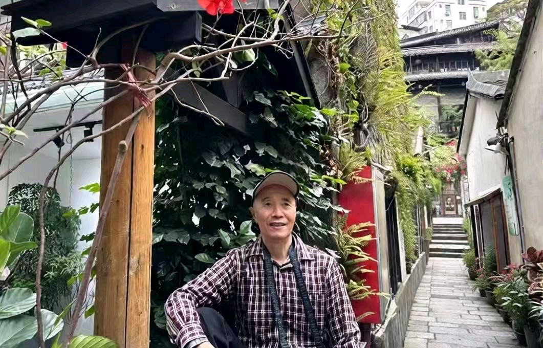 于质朴中觅永恒，在浅白里铸经典 文/郭 嘉（四川乐山） 金牌主播/喻芳 ‖ 东方《品语亭》诗社