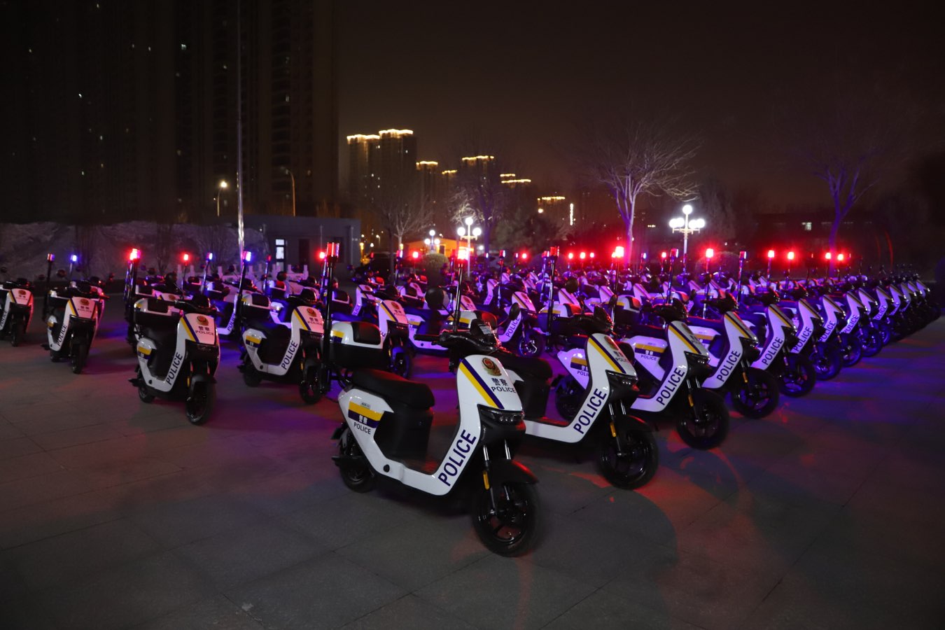 【新诗大观】我是一束光——致敬第六个中国人民警察节||文/周照田（图2）