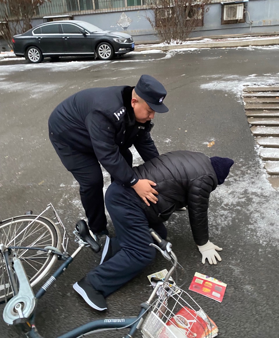 【新诗大观】我是一束光——致敬第六个中国人民警察节||文/周照田（图4）