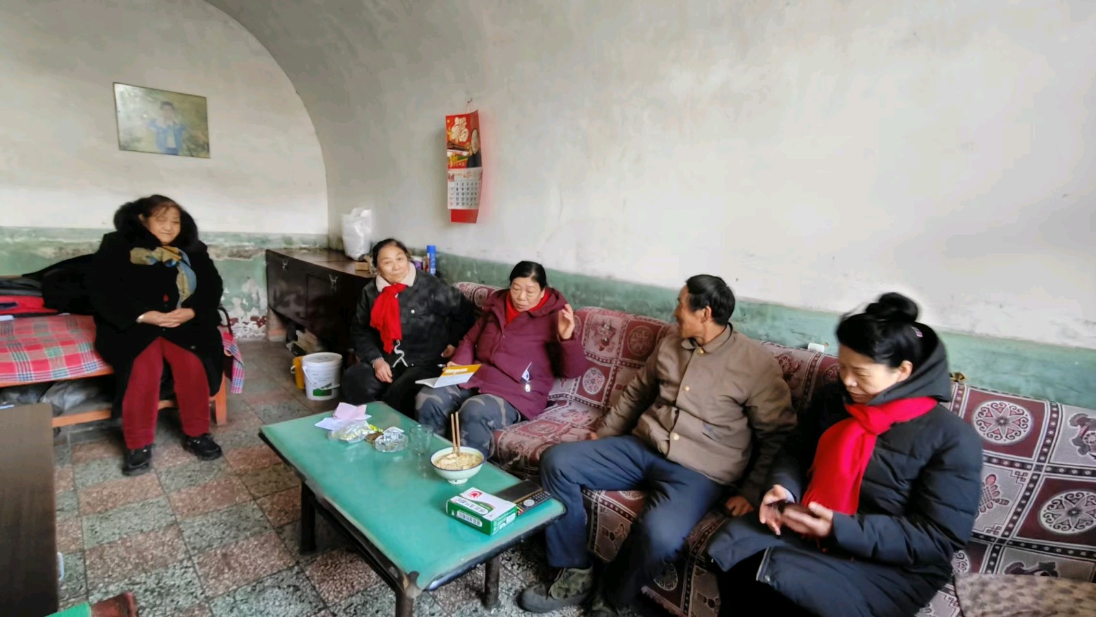 寒冬入户传政策 志愿走访助振兴