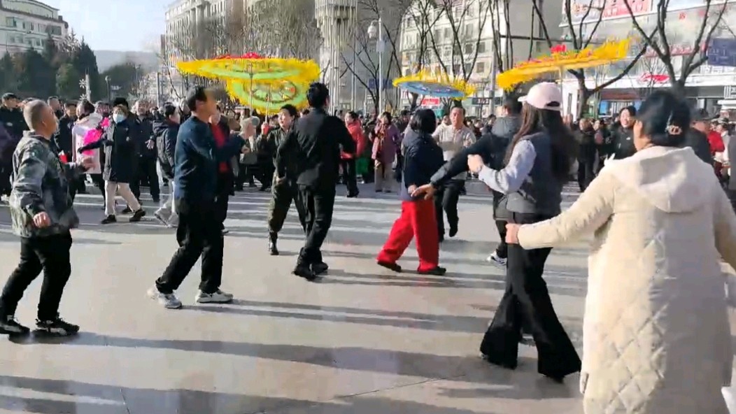 秧歌扭出新春气 志愿温情扬民俗（图2）