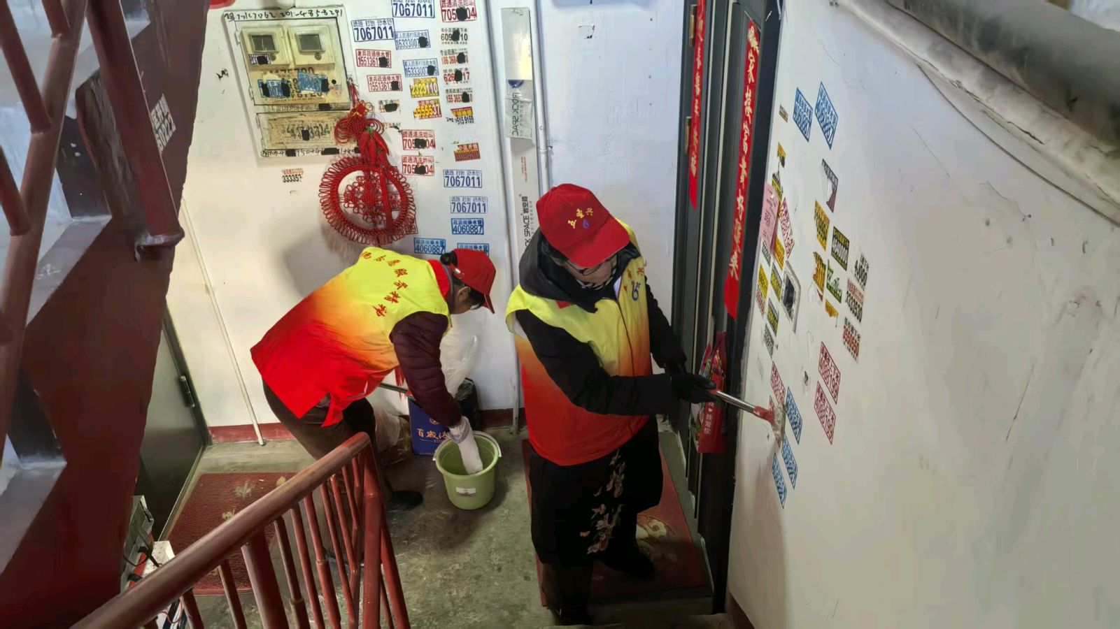 志愿清“癣”靓楼道 服务为民暖人心（图3）