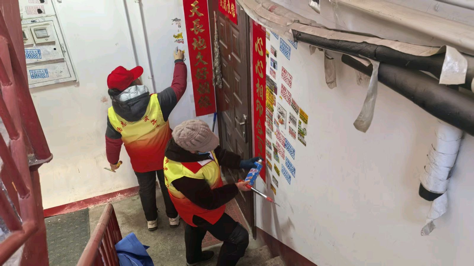 志愿清“癣”靓楼道 服务为民暖人心（图4）