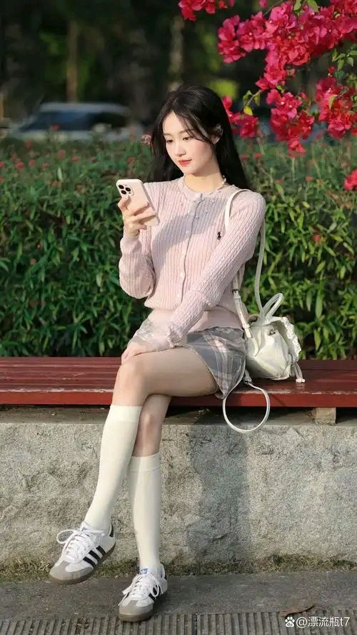 量子诗歌·文同文化社“名篇·名家·名评”系列之呆呆老师的四首现代诗《如水》、《重》、《时间的尽头》、《夏萤》（图54）