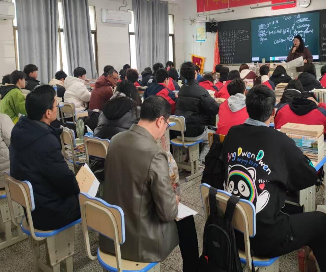 《七绝 •李兴小学教师推门听课有感》文/张庆彬（安徽）