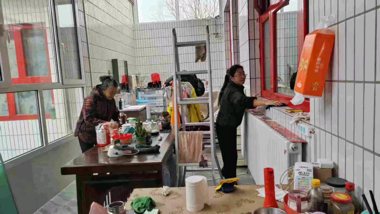 志愿帮扶显担当 八旬老人享清欢