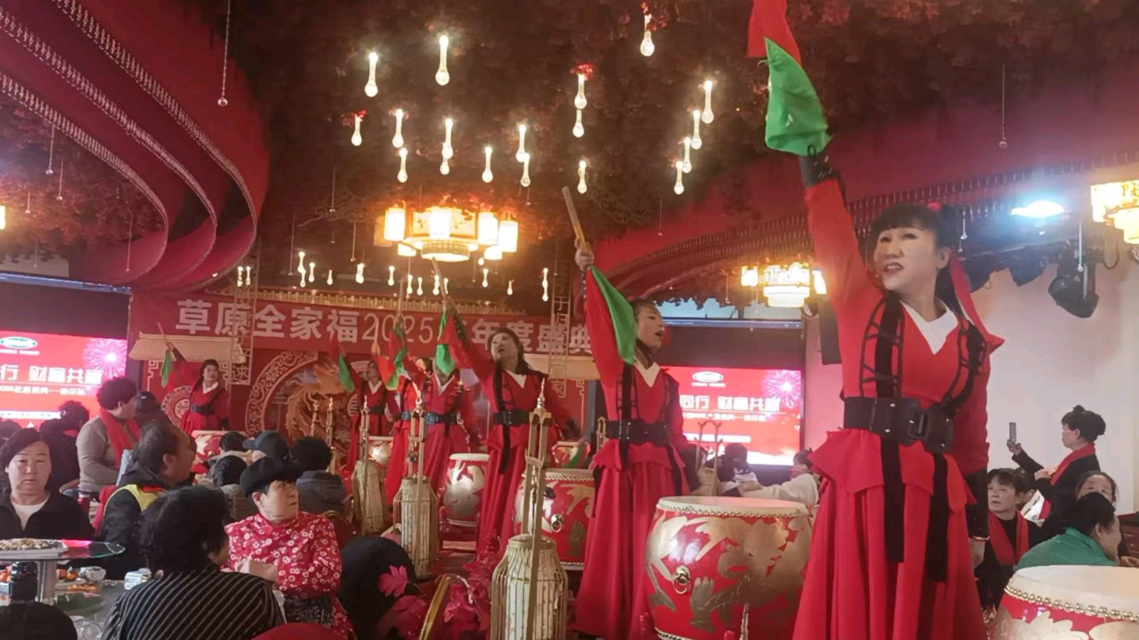 奶香盛会添志愿风采 公益情怀融草原风情