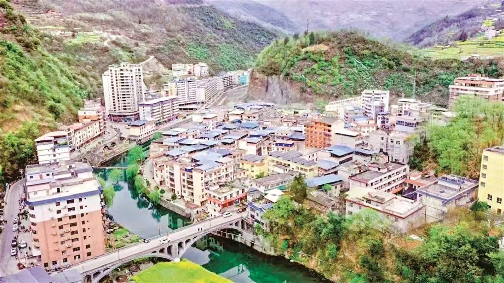 【荣耀中国】文学社*七律·腊月山乡作者/李德政（安康）（图3）