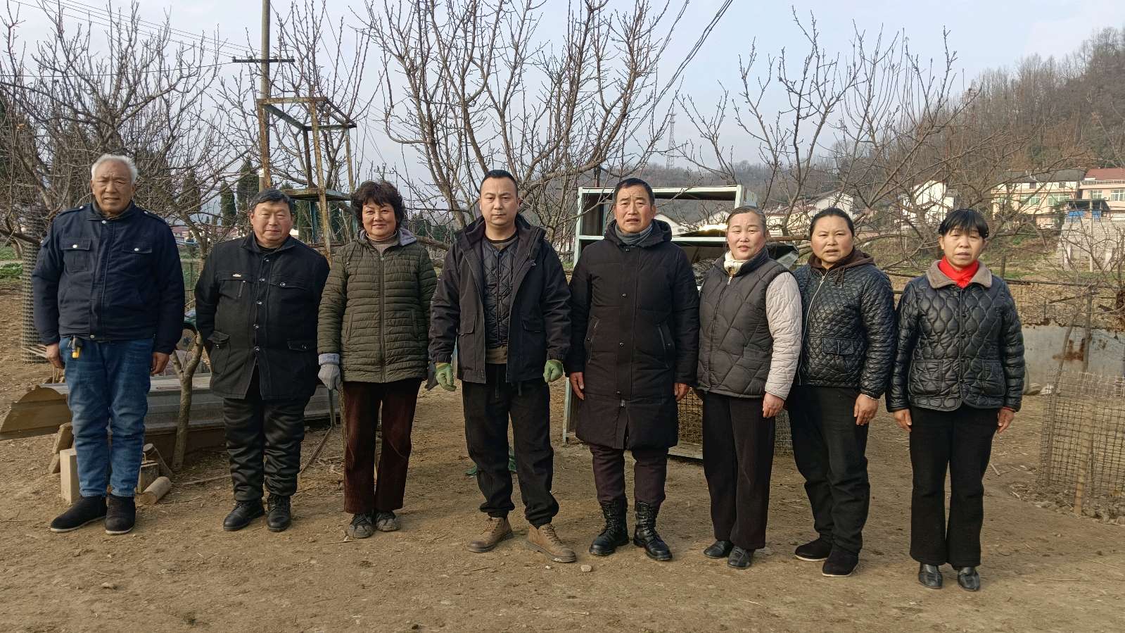 走访鸡场听心声 共话发展促振兴