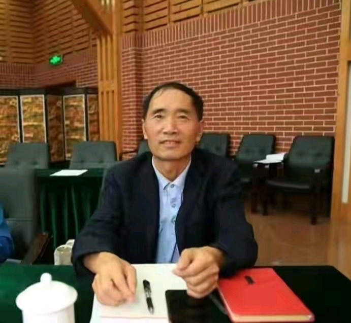 韩兰娜朗诵:羽寄哀思 心归故土——韩兰娜《白鸽子的一根羽毛》组诗评赏|杨青雲(北京《中原儿女》资深媒体人)海外头条(图6)