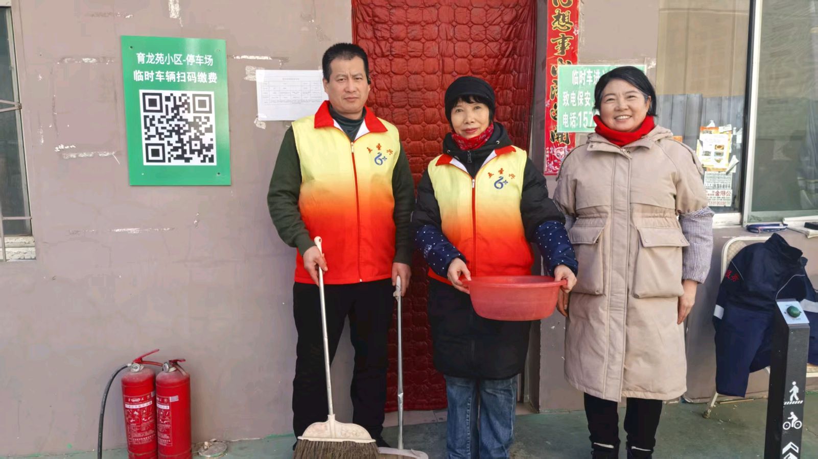 志愿清扫迎新春 暖心实干靓社区