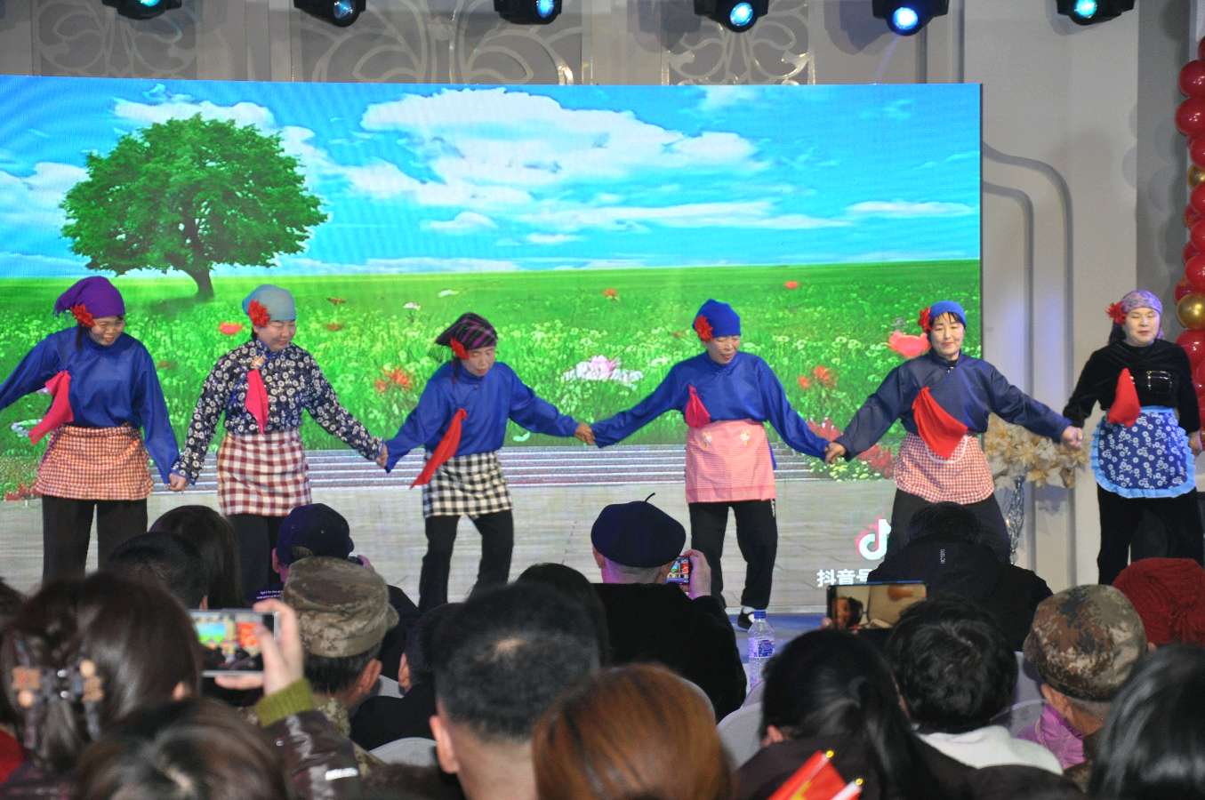骏马踏春启新程 同心筑梦范家村––2026年伊通满族自治县景台镇范家村第三届春节联欢晚会圆满成功（图35）