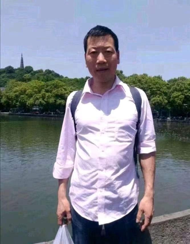 红梅诗歌文化传媒||读诗坛大家月下赏荷张新华老师《红尘路上我们慢慢走》有感组诗六首||作者：水云居士（图5）