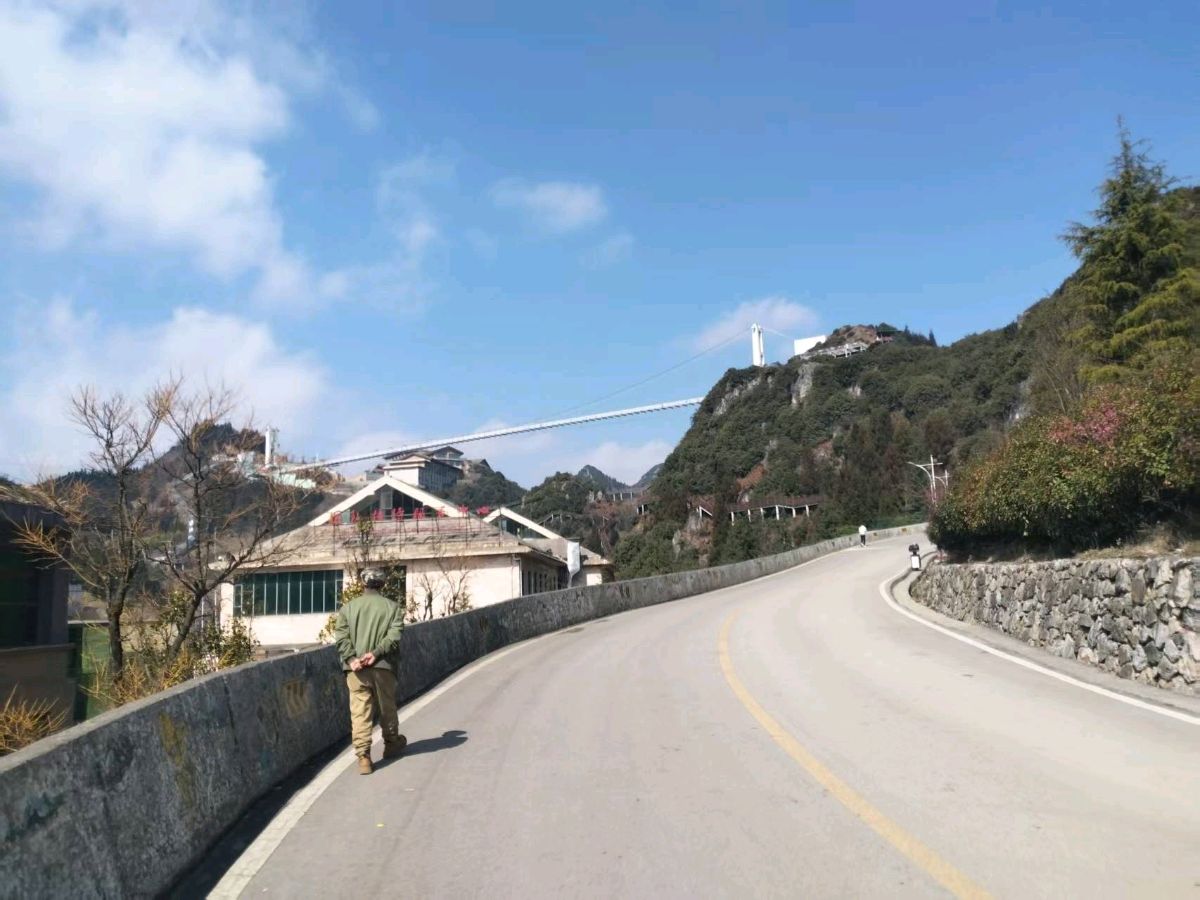 七律·游六盘水梅花山滑雪场/作者：杨贤礼（图5）