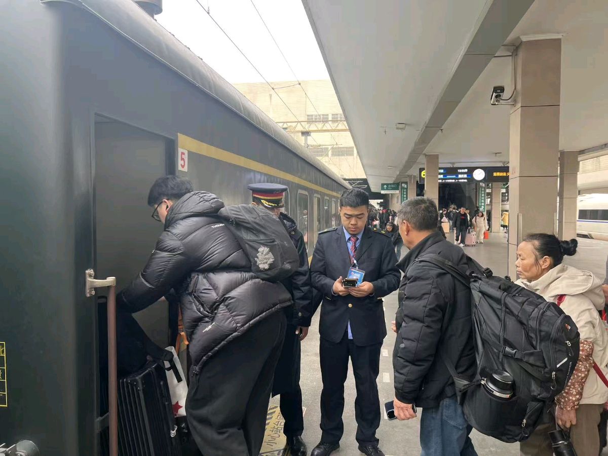 「春运快讯」涪陵工务段关团工会联手战春运之三（图4）