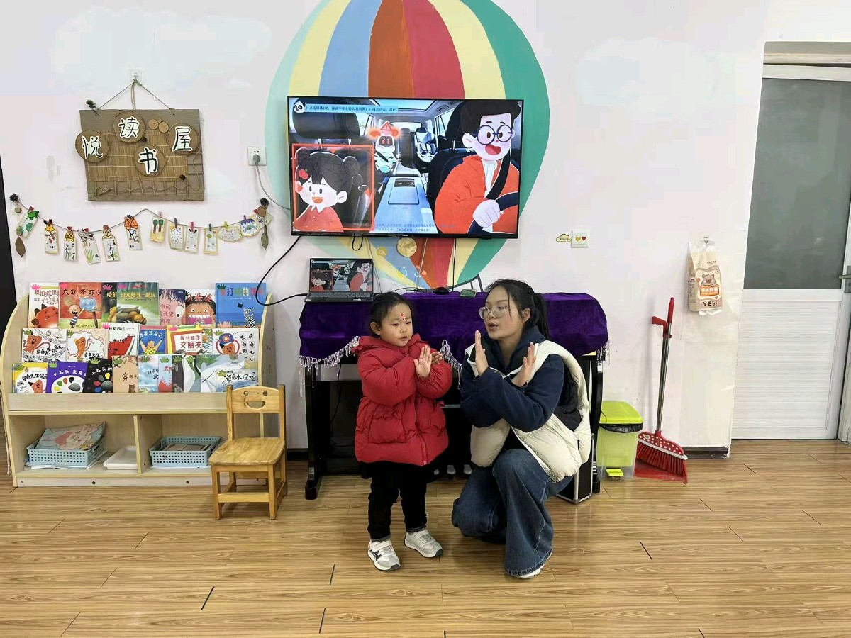 以“安”护航，以“爱”育人——商南县十里坪镇中心幼儿园开展安全第一课主题教育活动（图2）