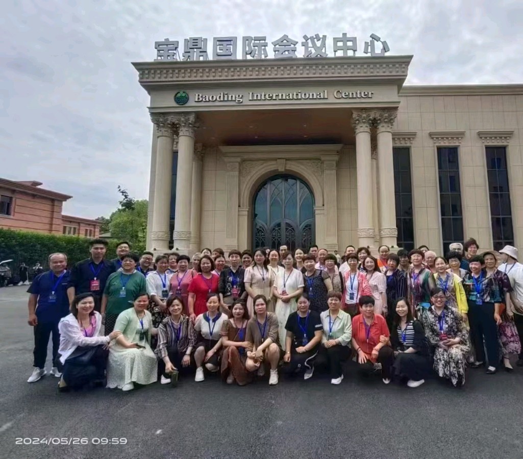 金色中国《以笔为犁 以爱为灯——记新时代爱国公益人物张其玲》（图2）