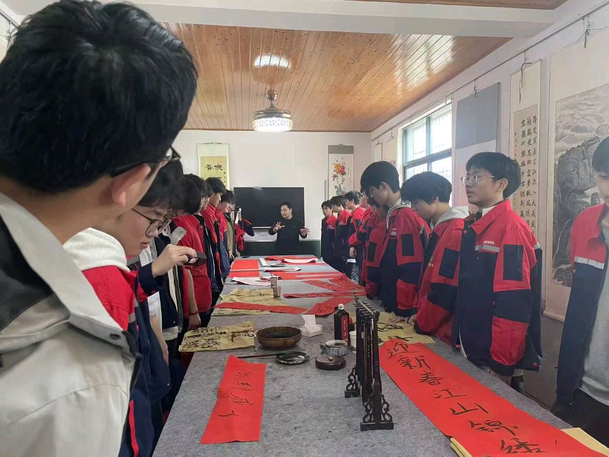 诵云中鹤/文金色中国【翰墨传薪聚合力 校地共绘文化魂】（图4）