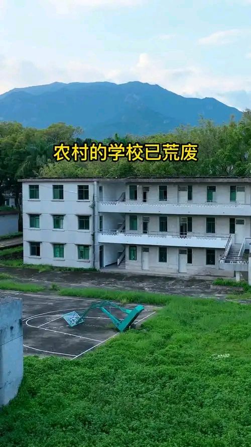 《七律 • 又见一所荒弃小学》作者/吴云钦