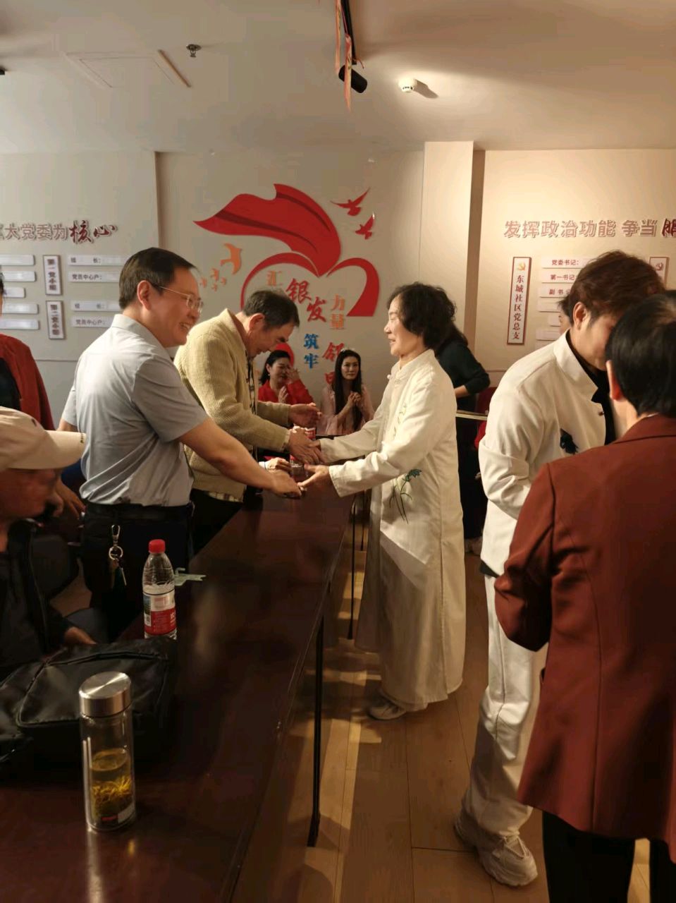 诵云中鹤/文金色中国《银发映初心 邻里共守望》（图3）