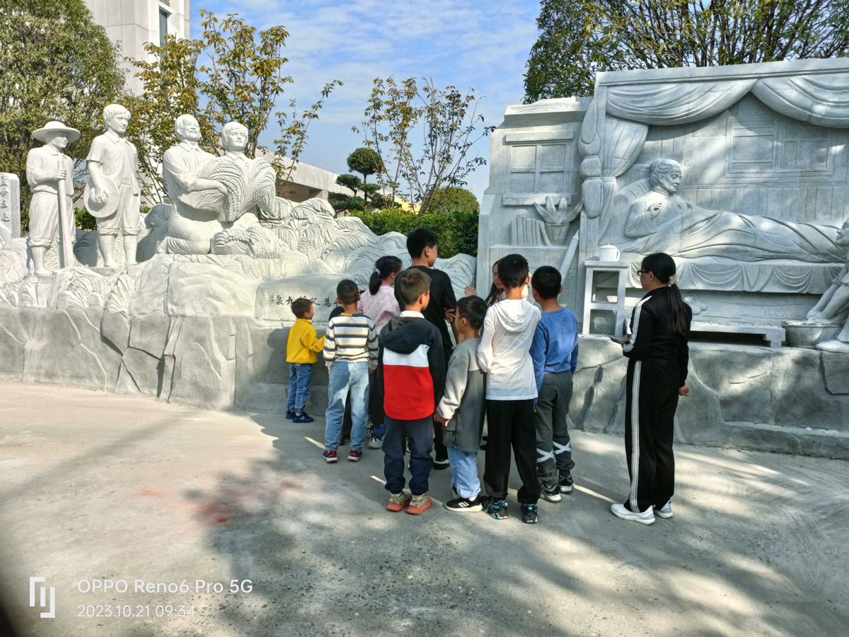 一身雕艺守本心，万般精工待识人。（图8）