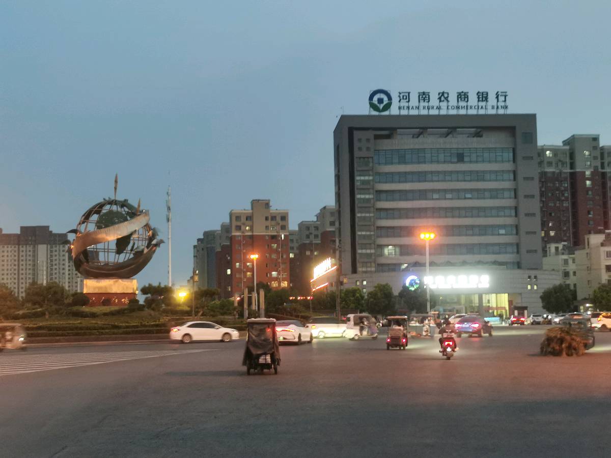 【北京头条】银潢此夜鹊桥横,万古相思一夕明。莫叹仙凡隔云汉,且看星月证山盟。金风玉露催诗兴,巧果香囊寄物情。莫道佳期如梦幻,人间真意即长生。(图4)