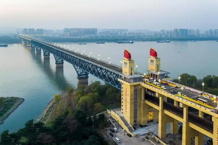 《金陵赋》作者/墨客 配乐合成/紫金茉莉 诵读/邬金/紫金茉莉 主编/胡琴（图2）