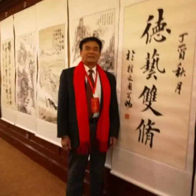 广西书画:广西桂林灌阳移动公司老总周开畅拜师吴俊彬,吴俊彬精心指导,两年后周开畅成为桂林书画名家国内最有名的书画家伯乐吴俊彬的弟子现有257,有:广西桂林