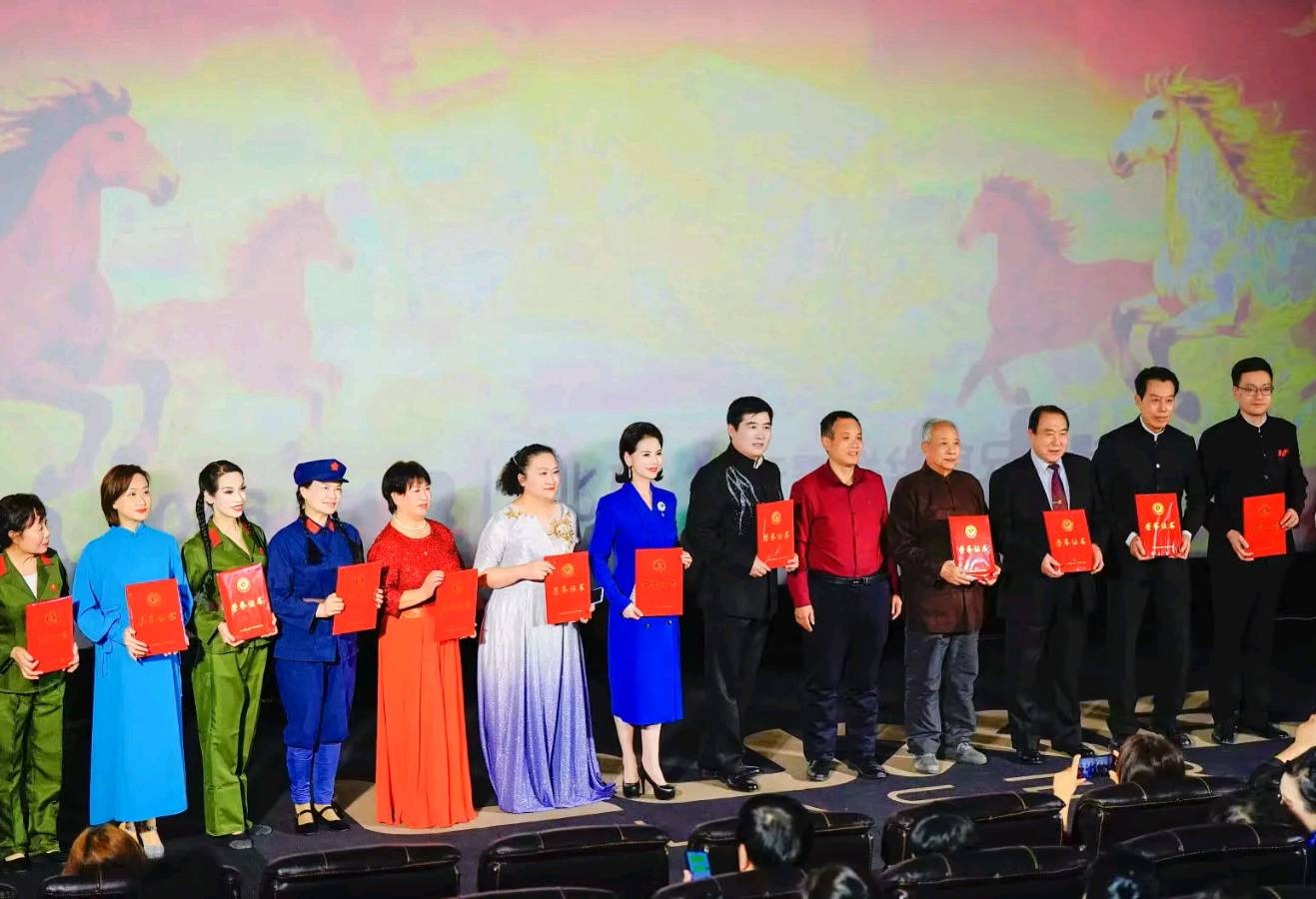 中国诗歌春晚 ‖ 2026第十二届中国诗歌春晚北京诗电影专场由中国诗歌春晚组委会、东湖街道望湖社区、中影联华谊兄弟影院主办，芳华朗诵艺术团承办（图11）