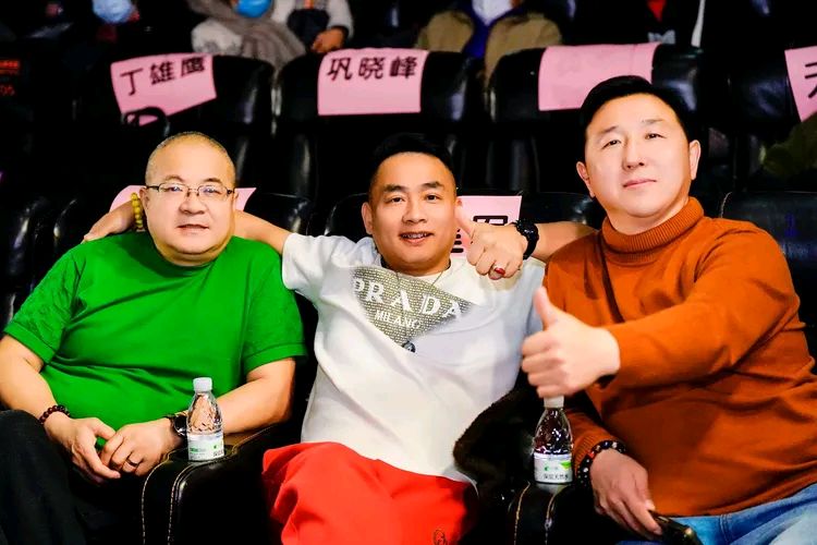 中国诗歌春晚 ‖ 2026第十二届中国诗歌春晚北京诗电影专场由中国诗歌春晚组委会、东湖街道望湖社区、中影联华谊兄弟影院主办，芳华朗诵艺术团承办（图24）