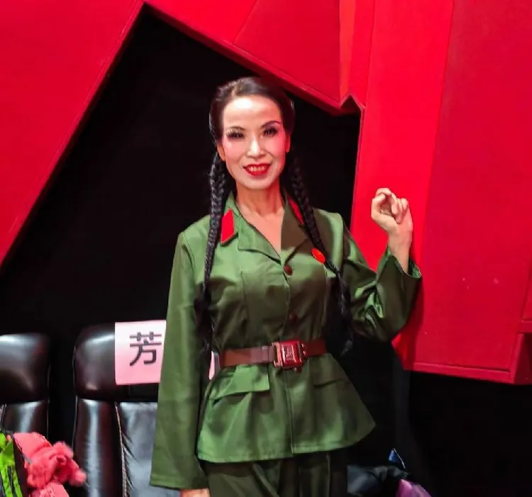 中国诗歌春晚 ‖ 2026第十二届中国诗歌春晚北京诗电影专场由中国诗歌春晚组委会、东湖街道望湖社区、中影联华谊兄弟影院主办，芳华朗诵艺术团承办（图14）