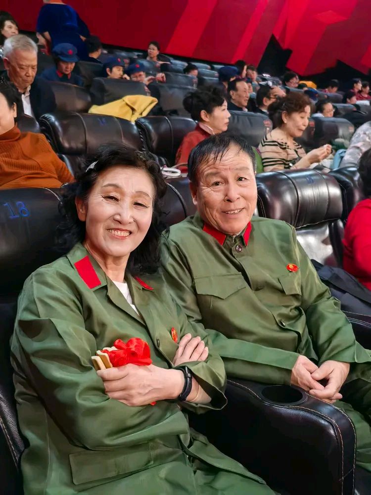中国诗歌春晚 ‖ 2026第十二届中国诗歌春晚北京诗电影专场由中国诗歌春晚组委会、东湖街道望湖社区、中影联华谊兄弟影院主办，芳华朗诵艺术团承办（图13）