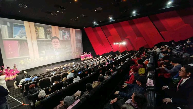 中国诗歌春晚 ‖ 2026第十二届中国诗歌春晚北京诗电影专场由中国诗歌春晚组委会、东湖街道望湖社区、中影联华谊兄弟影院主办，芳华朗诵艺术团承办（图26）