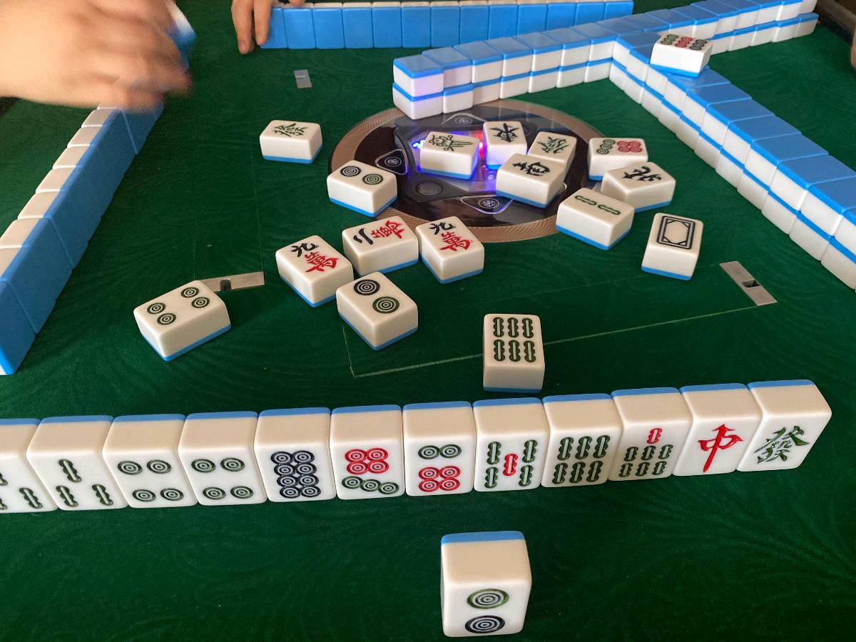 刘汉生的《打麻将》