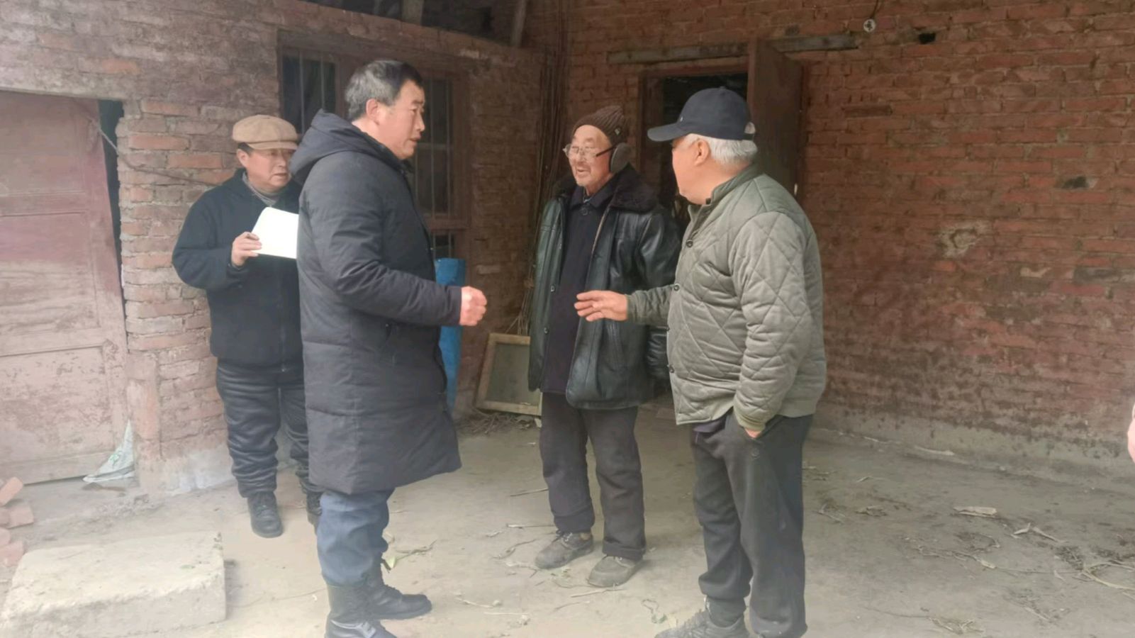 走访牛舍听民声 政策宣讲促振兴（图3）