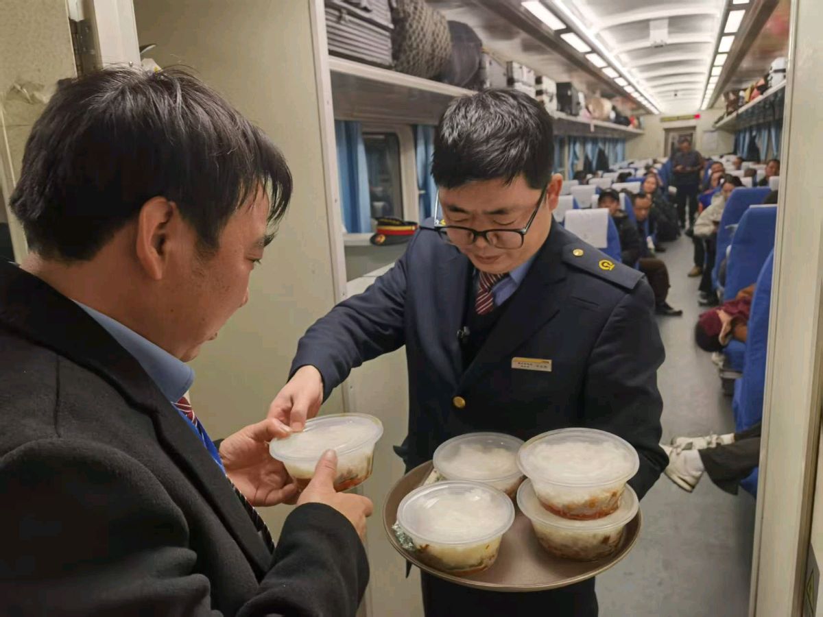 「春运快讯」铁脉迎春潮 青春护归程‖涪陵工务段关团联手战春运首记(图10)